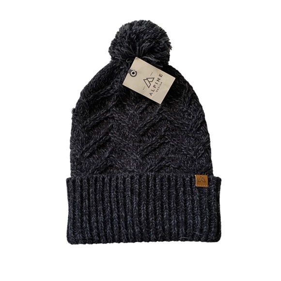 Alpine Design Accessories - NWT Alpine Design Women’s Casual Pom Beanie